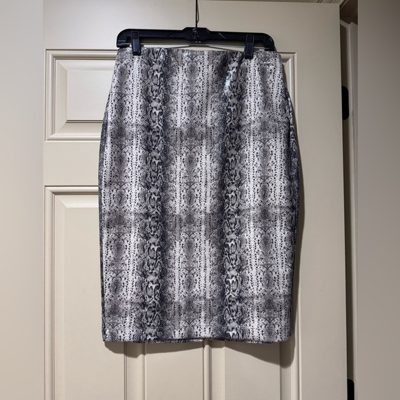 Express Black and White Pencil Skirt Knee-Length Work - Picture 3 of 11